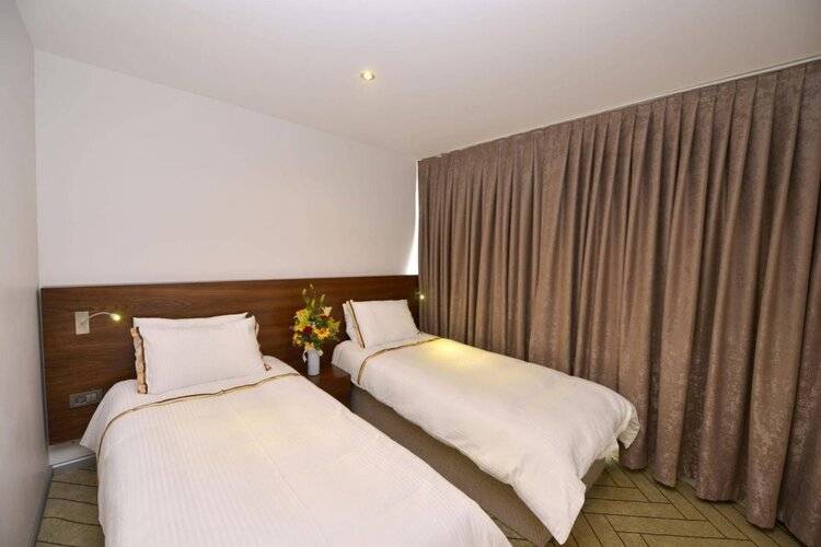 Upsuites Hotel