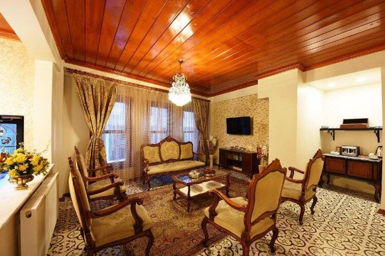 Elyka Hotel