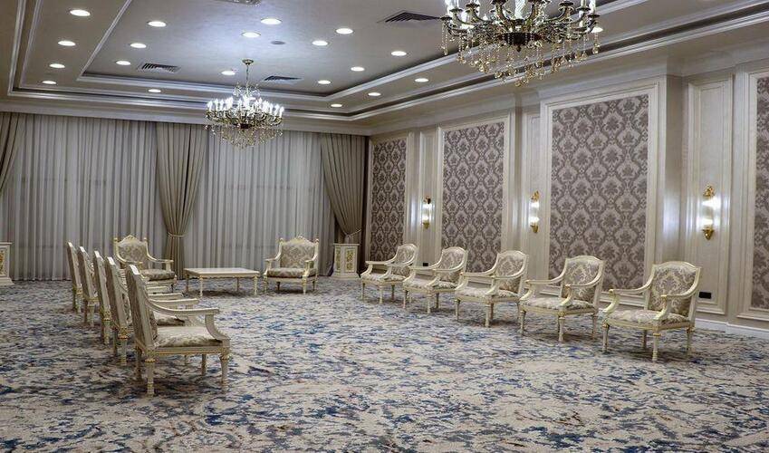 Farovon Hotel