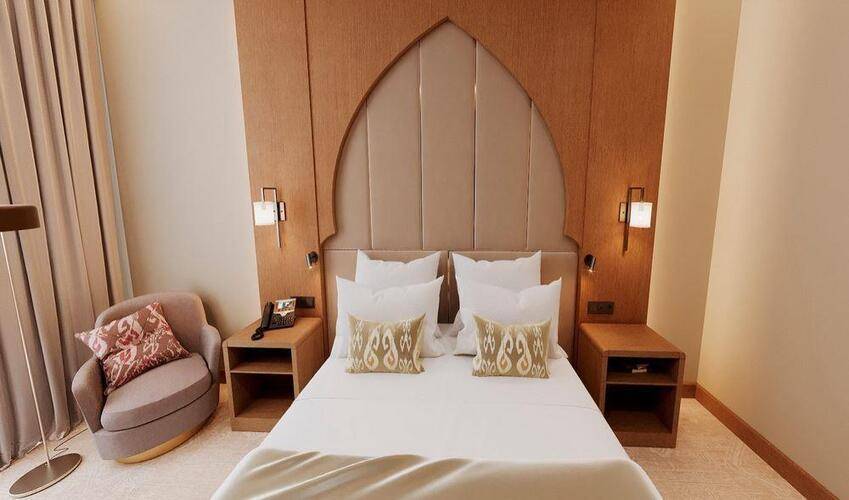 Farovon Hotel