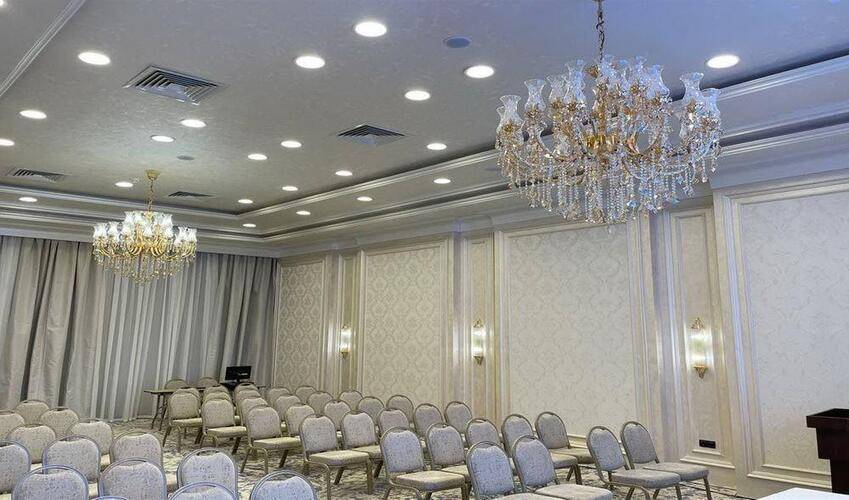 Farovon Hotel