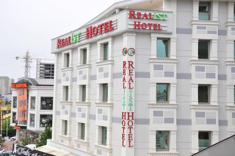 Realist Hotel