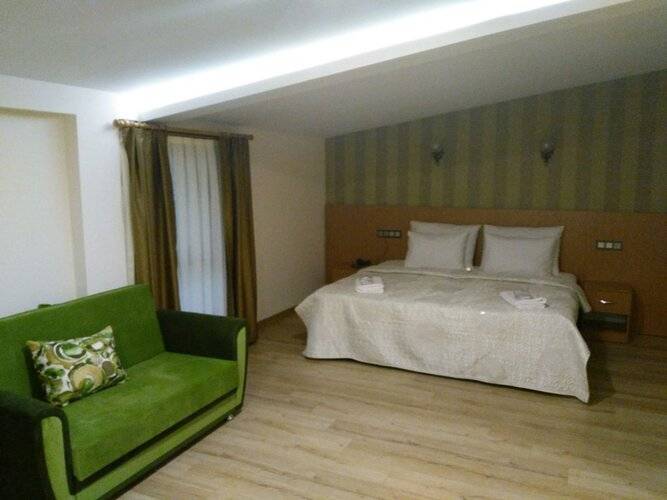 Realist Hotel