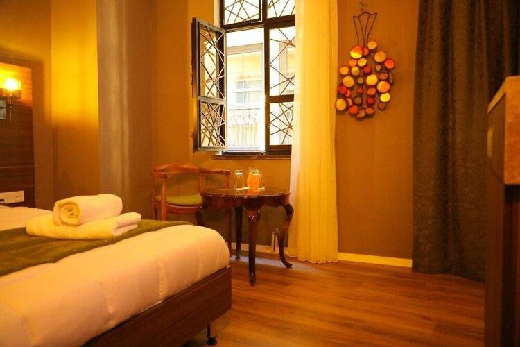 Grand Rue Hotel