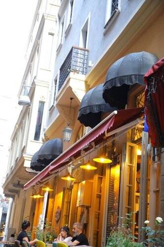 Grand Rue Hotel