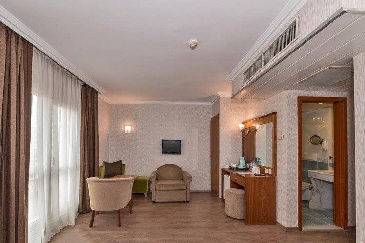 Grand Rue Hotel