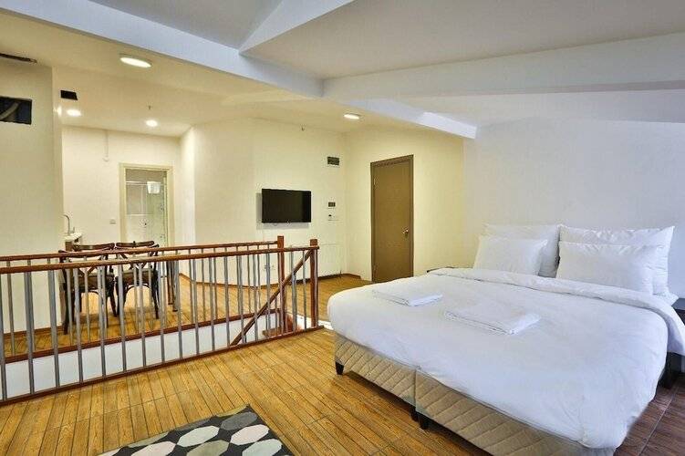 Modern Suites