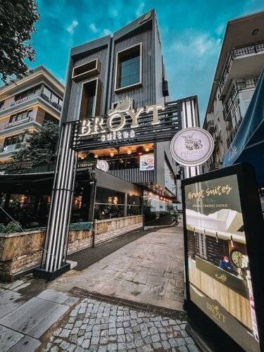 Broyt Suites