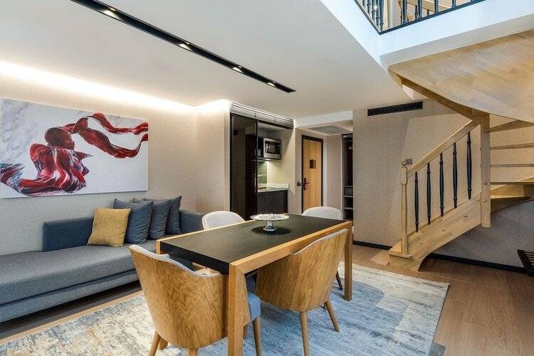 Broyt Suites