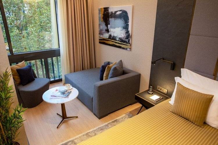 Broyt Suites