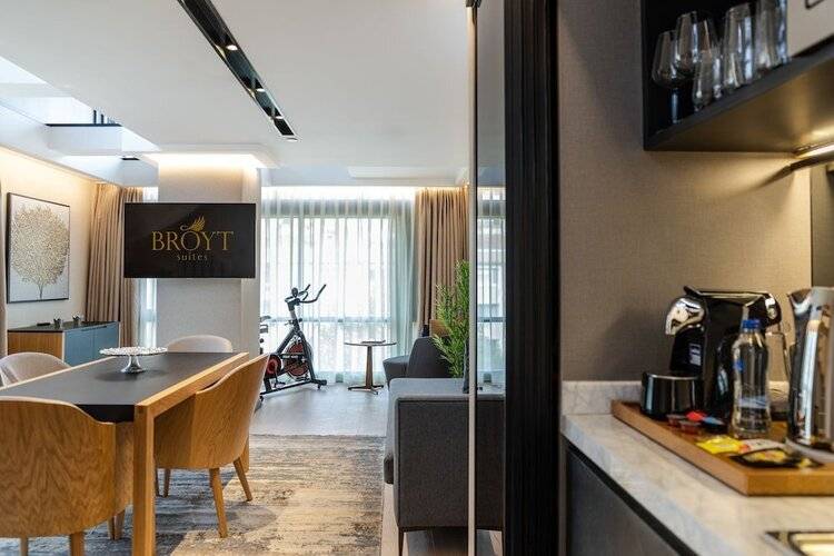 Broyt Suites