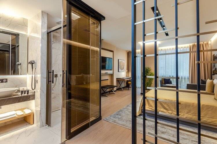 Broyt Suites