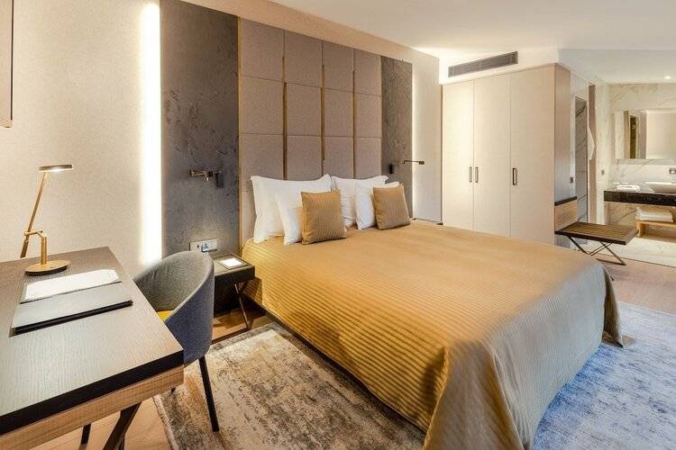 Broyt Suites