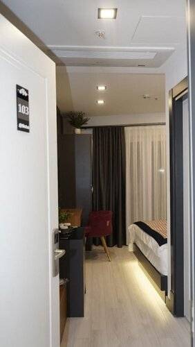 La Vita Suites