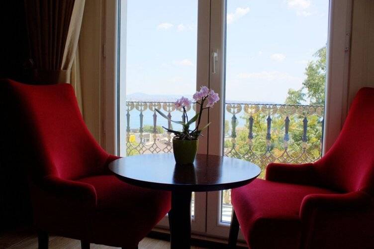 The Magnaura Palace Hotel