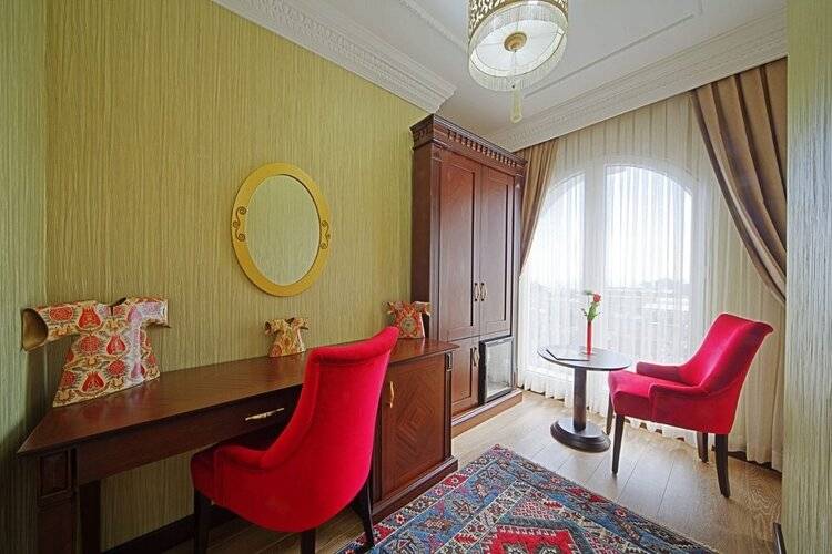The Magnaura Palace Hotel