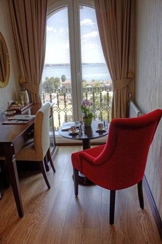 The Magnaura Palace Hotel