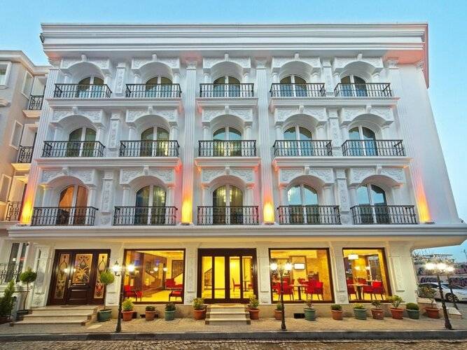 The Magnaura Palace Hotel
