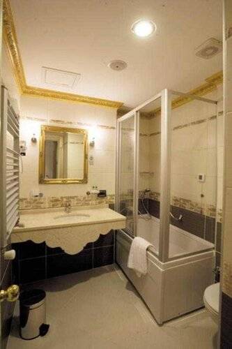 Maywood Hotel