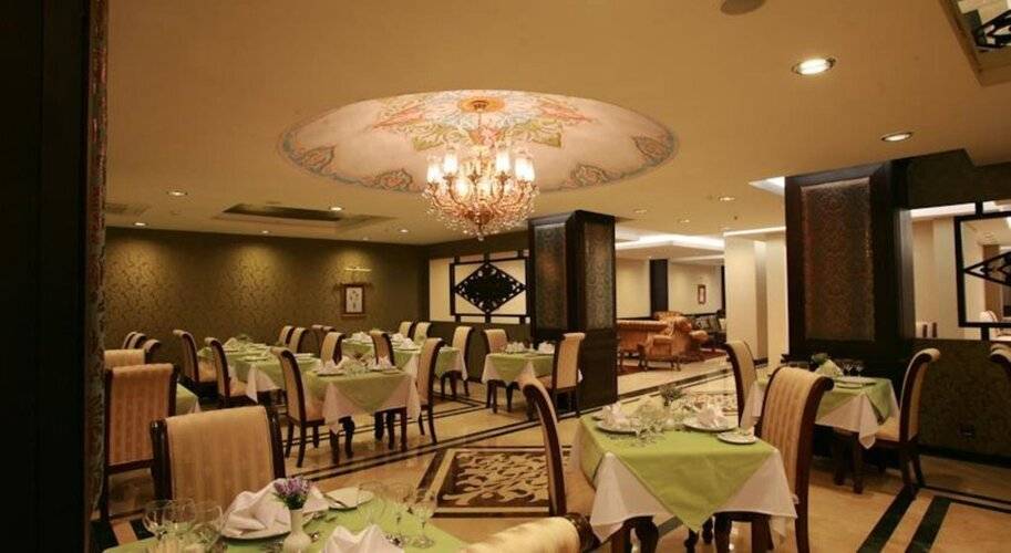 Maywood Hotel