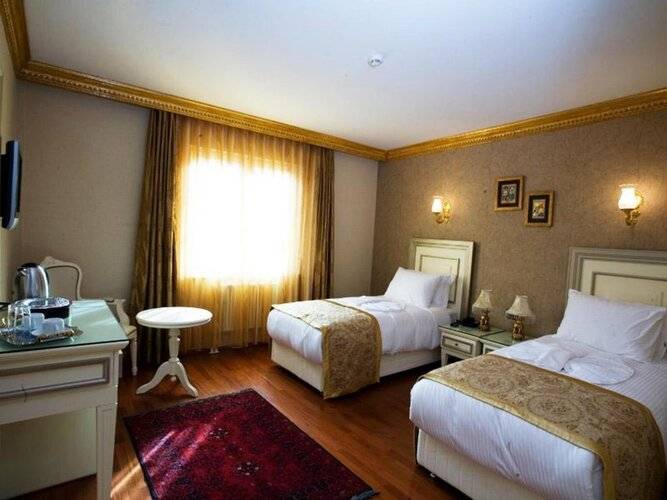 Maywood Hotel