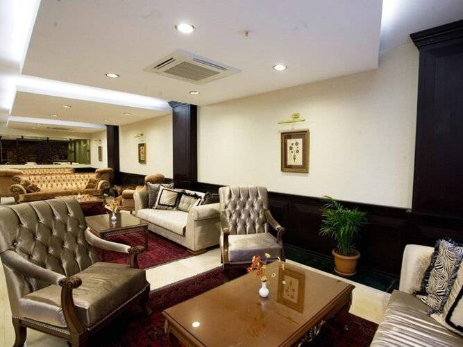 Maywood Hotel