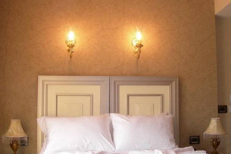 Maywood Hotel