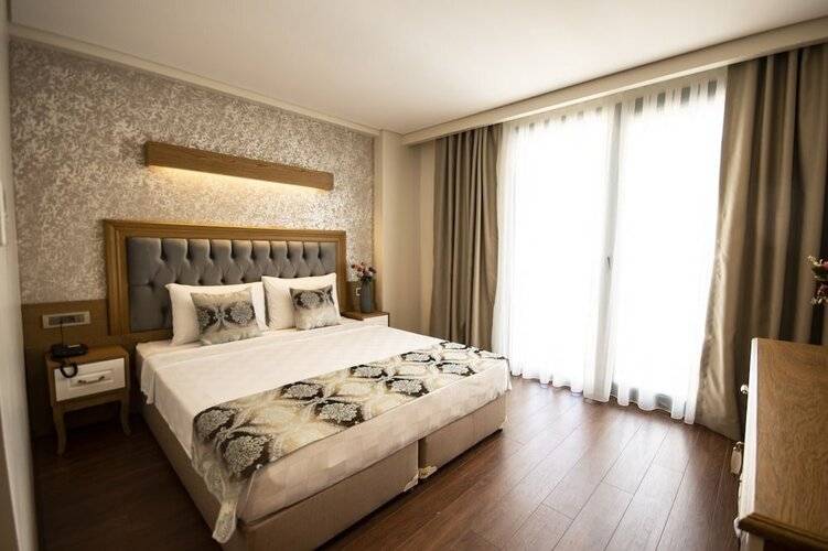 Eliza Hotel