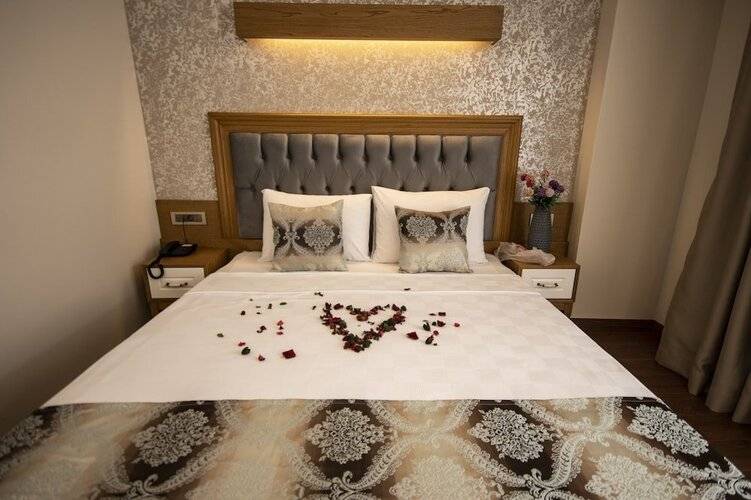 Eliza Hotel