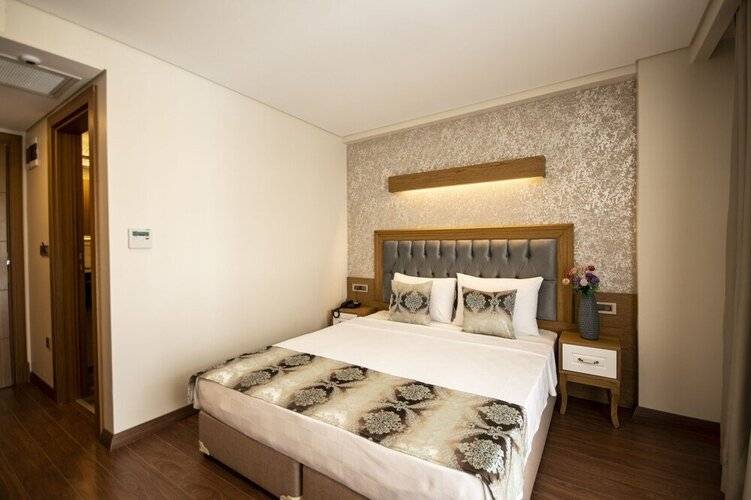 Eliza Hotel