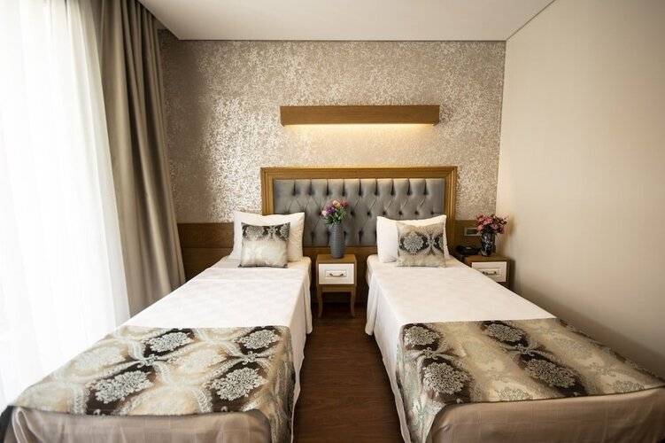 Eliza Hotel