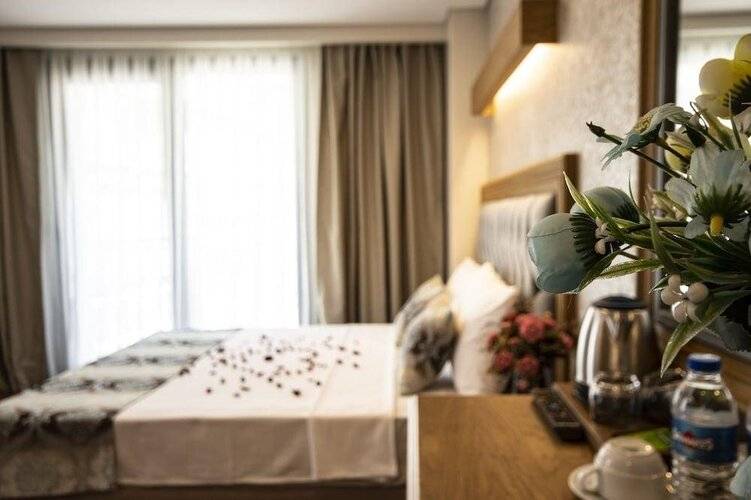 Eliza Hotel
