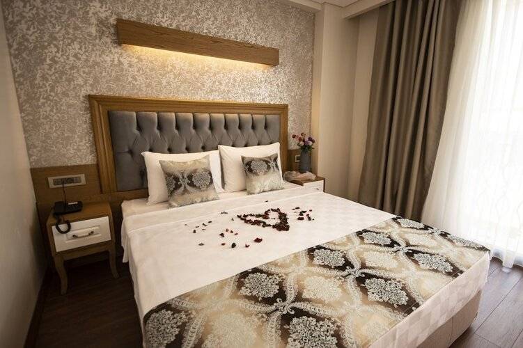 Eliza Hotel