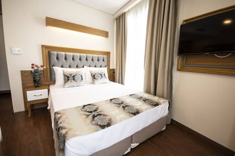 Eliza Hotel
