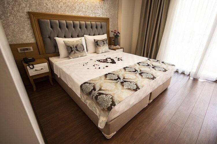 Eliza Hotel