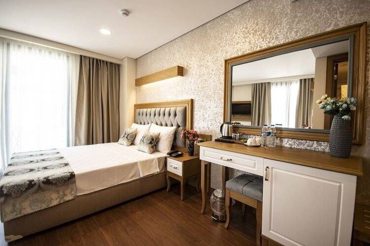 Eliza Hotel