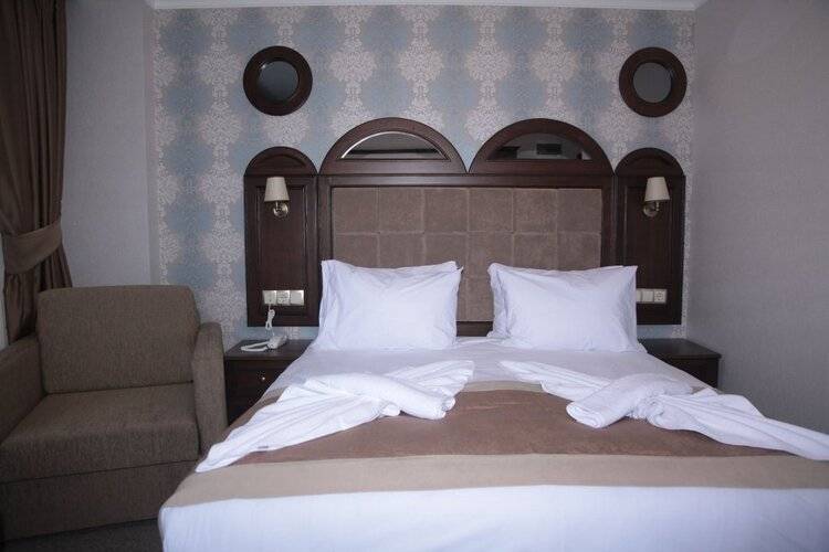 Golden Pen Hotel