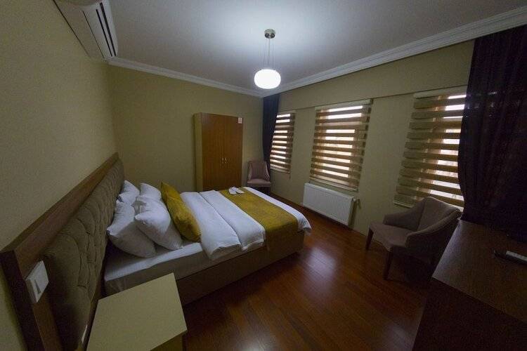 Ramparts Hotel