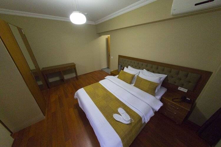 Ramparts Hotel
