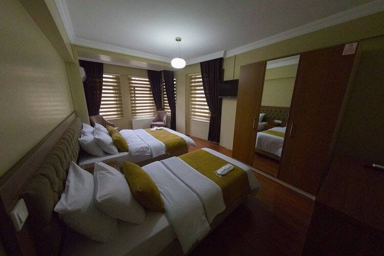 Ramparts Hotel