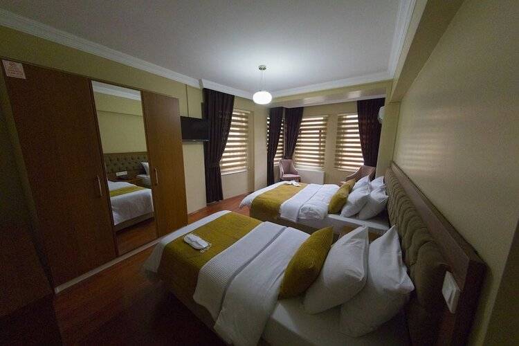 Ramparts Hotel