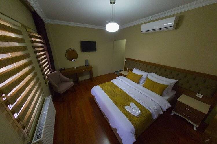 Ramparts Hotel