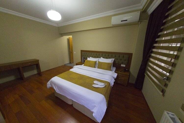 Ramparts Hotel