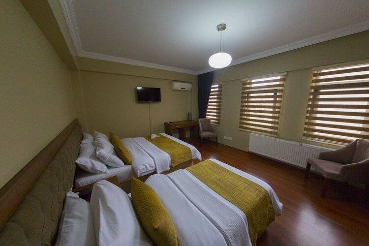 Ramparts Hotel