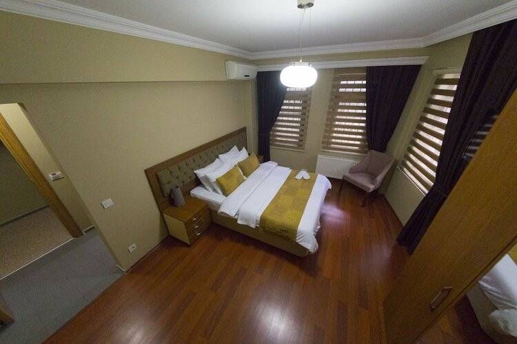 Ramparts Hotel