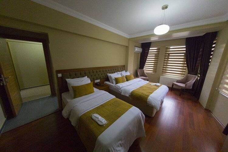 Ramparts Hotel