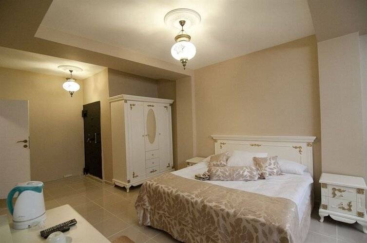 Ramparts Hotel