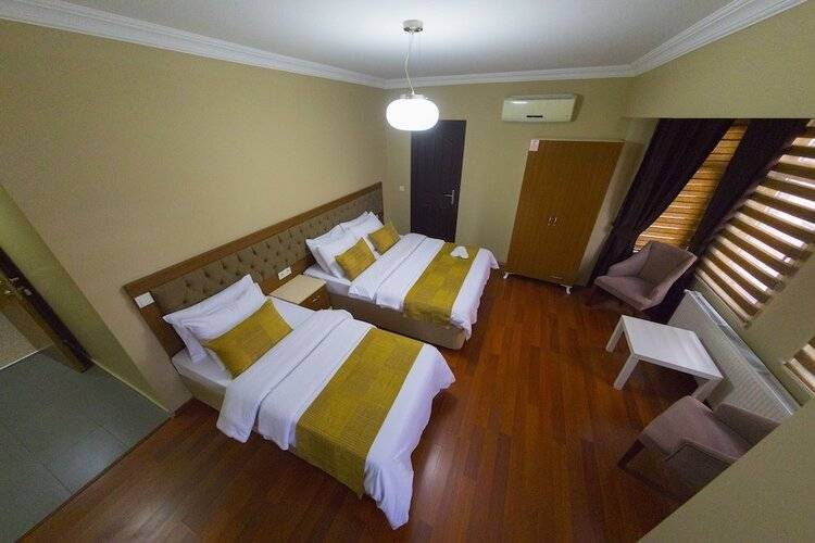 Ramparts Hotel
