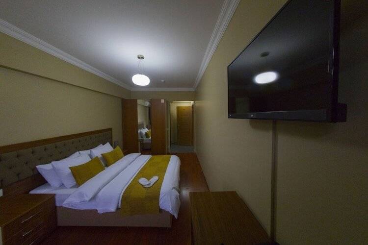 Ramparts Hotel