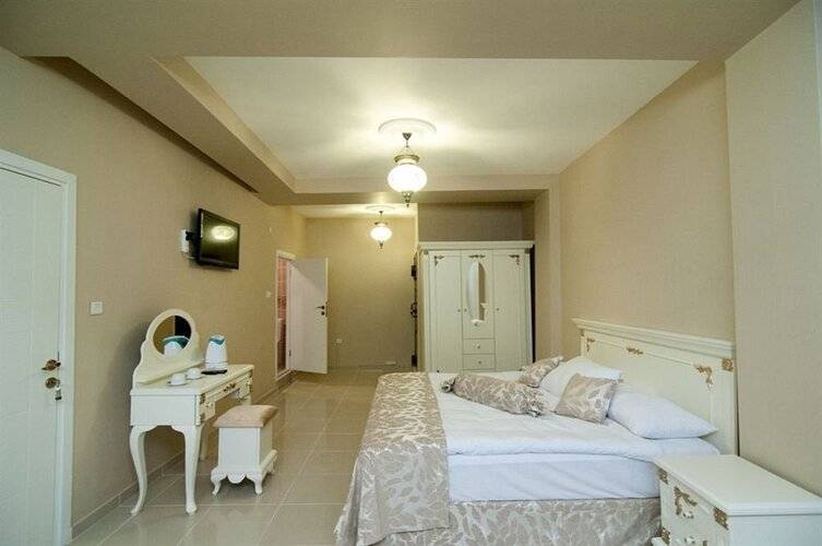 Ramparts Hotel